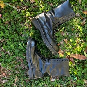 Black 14 eye boots by Solovair. Men’s US 10